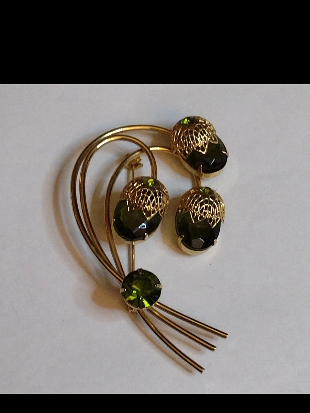 Vintage D&E Juliana Sarah Coventry Gold Tone Green Touch of Elegance Brooch Pin